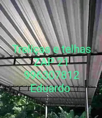 Telhas galvanizadas trapezoidal ou onduladas.