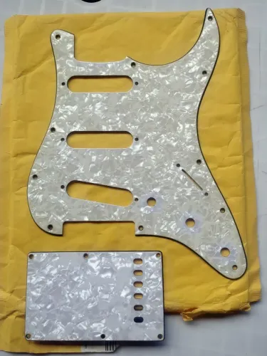 Escudo Strato 11 furos SSS Perolizado