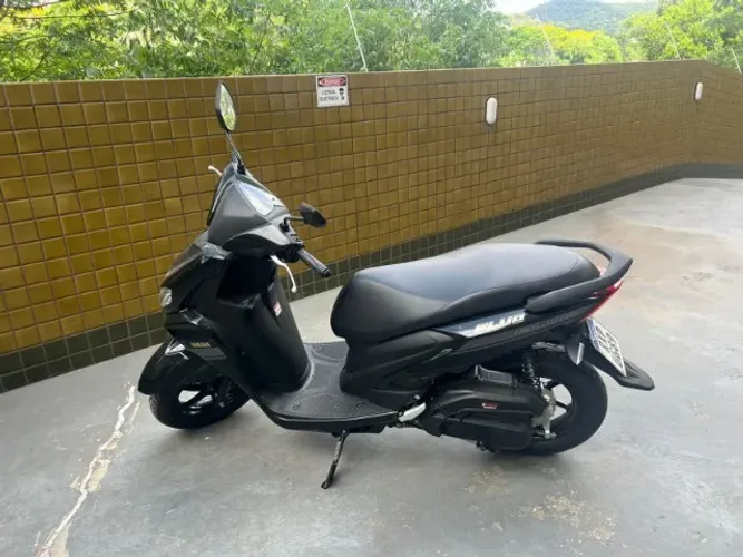 Scooter Yamaha Fluo com 680 km