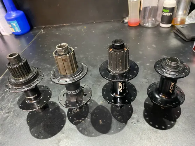 Cubos boost traseiro 28f semi novo sistema HG