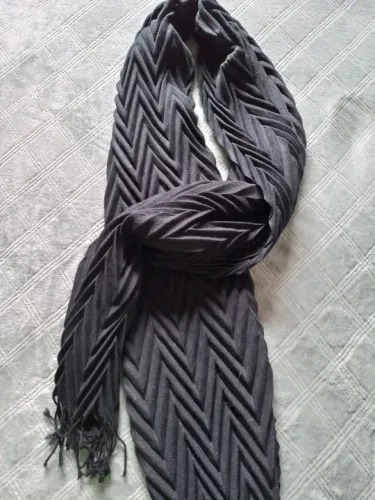 Encharpe preto, c/ pontos de brilhos