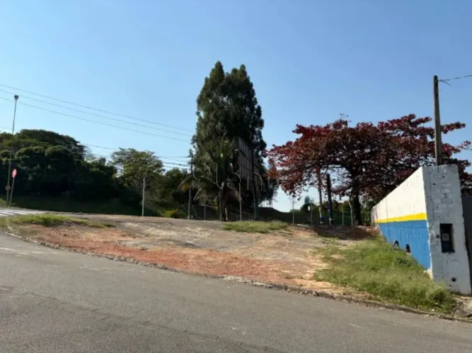 Terreno à venda em Indaiatuba, Jardim Sevilha, com 370 m²