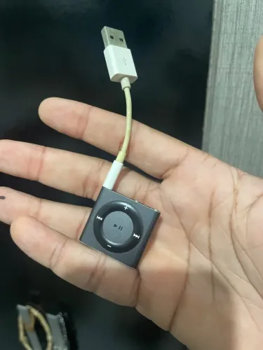 iPod Shuffle Apple - Com Cabo USB (com defeito)
