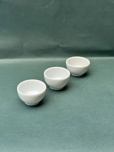 16 mini tigelas de porcelana