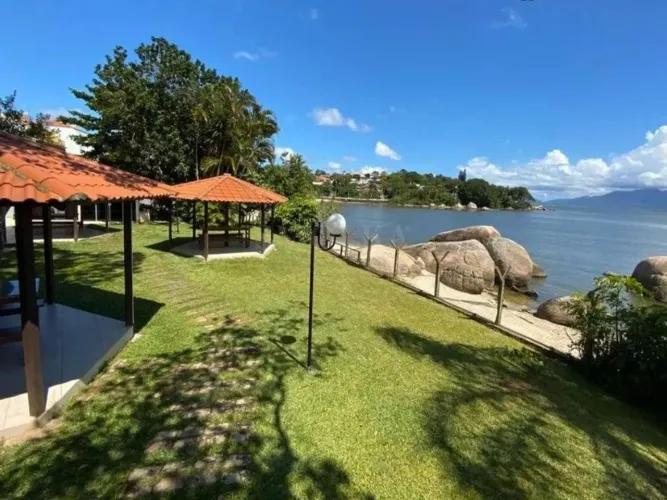 Cobertura a venda em Coqueiros com 03 dormitórios sendo 02 suítes Bom Abrigo em Florianópo