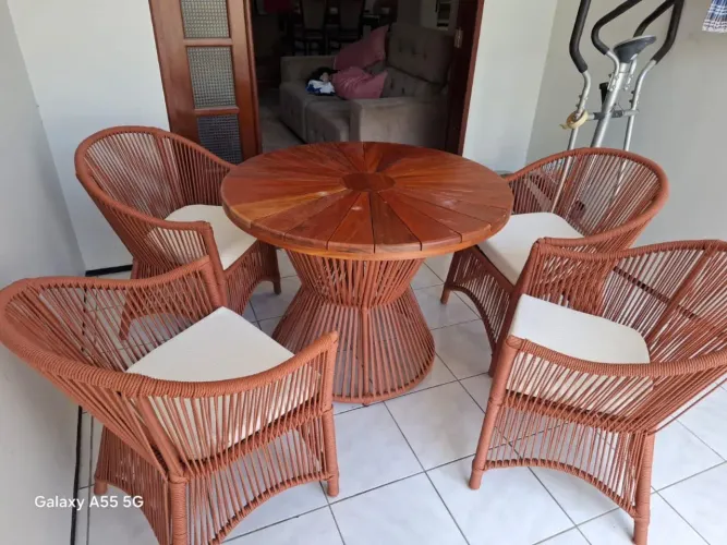 Conjunto Mesa e Cadeiras de Vime para Área Externa