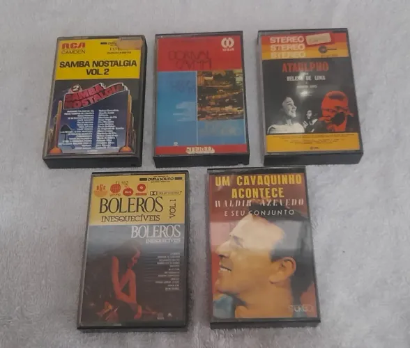 Coleção antiga de fitas cassete de música