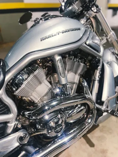 Harley Davidson VRod Prata 