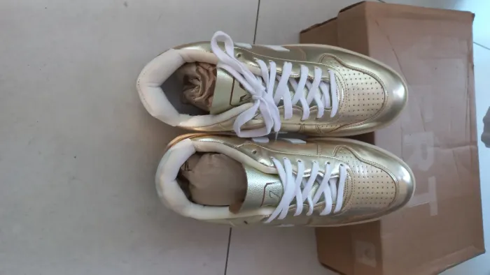 Vendo TENIS VERT V10 COURO,  DOURADO N. 37, ORIGINAL