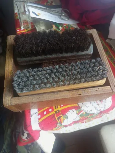 Kit de escovas para sapatos ( engraxate )
