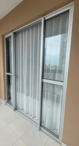 Porta Balcão 4 folhas correr com quatro folhas, sendo duas fixas e duas móveis