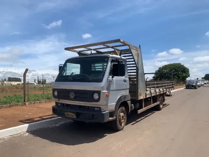 VENDE SE CAMINHÃO VW 8160 UNICO DONO - 183000 KM