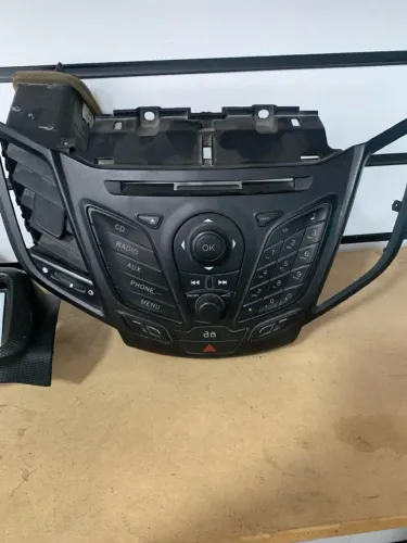 MOLDURA CENTRAL RADIO NEW FIESTA
