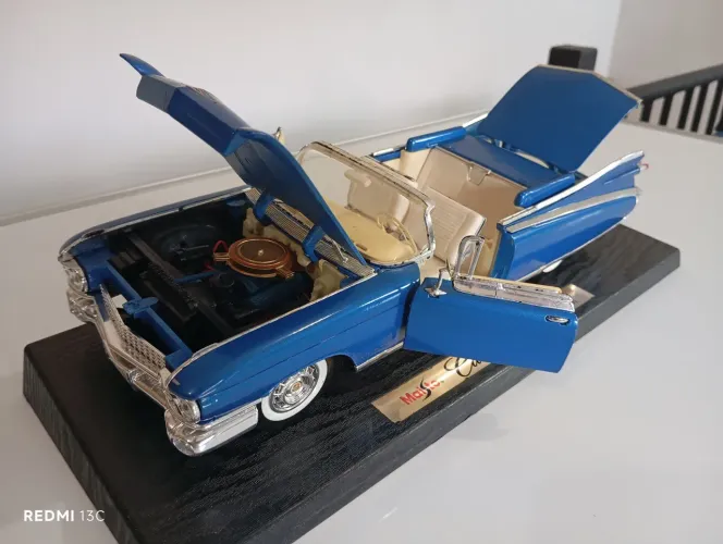 Cadillac Eldorado Biarritz (1959) - Maisto SpecialEdition - escala 1/18