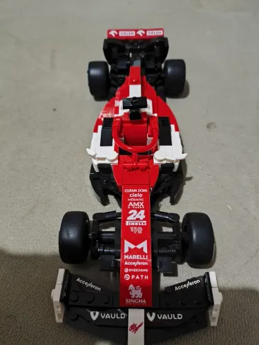 Carrinho lego f1 alfa Romeo