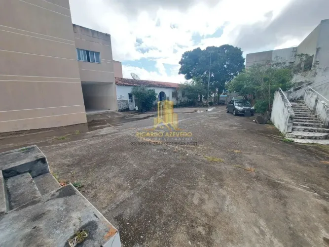 Arapiraca. Prédio de faculdade com nais de 5.000mil m², 30 salas e dezenas de vagas de gar