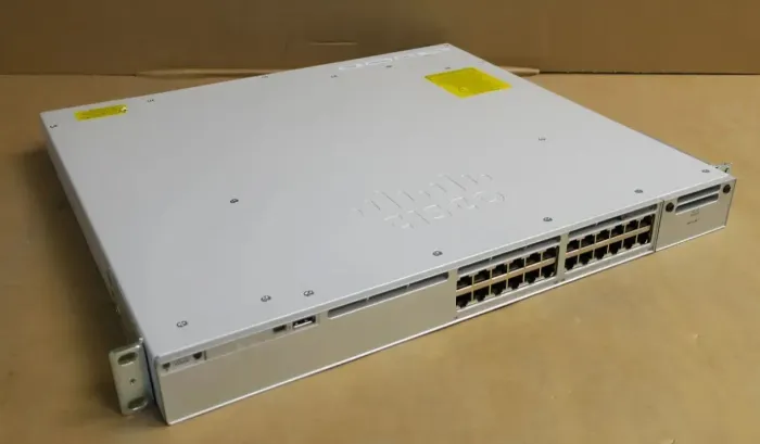 Switch cisco 9300 C9300-24P-A 24 portas advantage