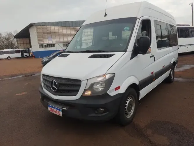 Sprinter 415 Van Luxo T.a. 2.2 Diesel 2019 24 lugares
