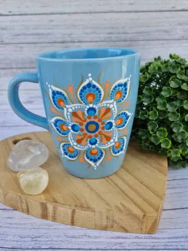 Caneca com mandala feita a mão - 250 ml