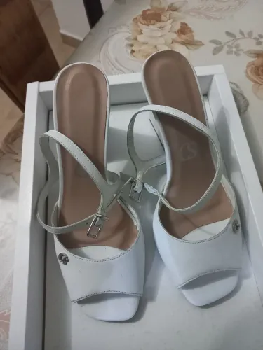 Vende se sandalia branca da Carmen steffens 37