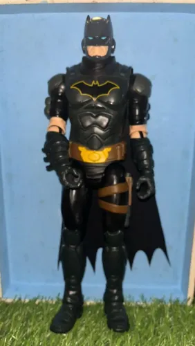 Boneco Batman Dc Articulado 30cm Com Armadura