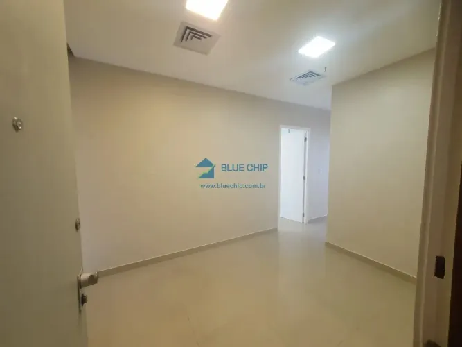 Salas para locação no Edifício Centro da Barra - Barra da Tijuca com 65m² por R$2.000,00