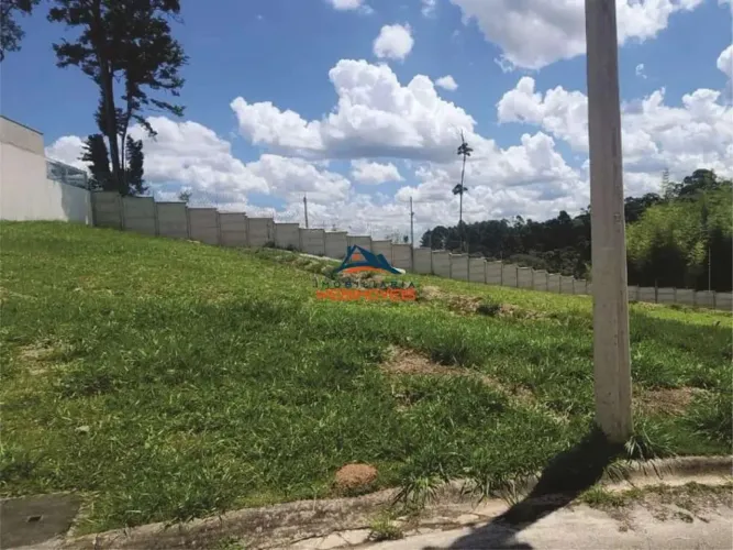 Terreno em Condomínio à Venda em Cotia-SP no Bairro Sítio Boa Vista - 241,22m² de Área