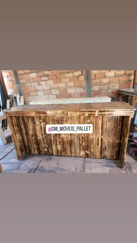 Bancada para banquetas de madeira rústico