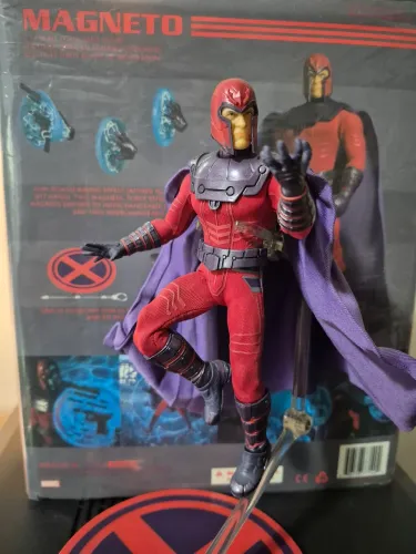 Mezco One:12 Magneto