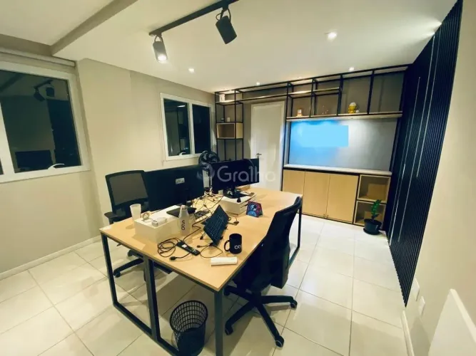 Sala Comercial de 225 m² no bairro Agronômica