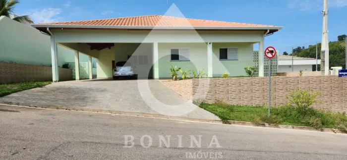 Casa térrea Condomínio Montes Claros Itupeva 1.000m² /262m² construídos.
