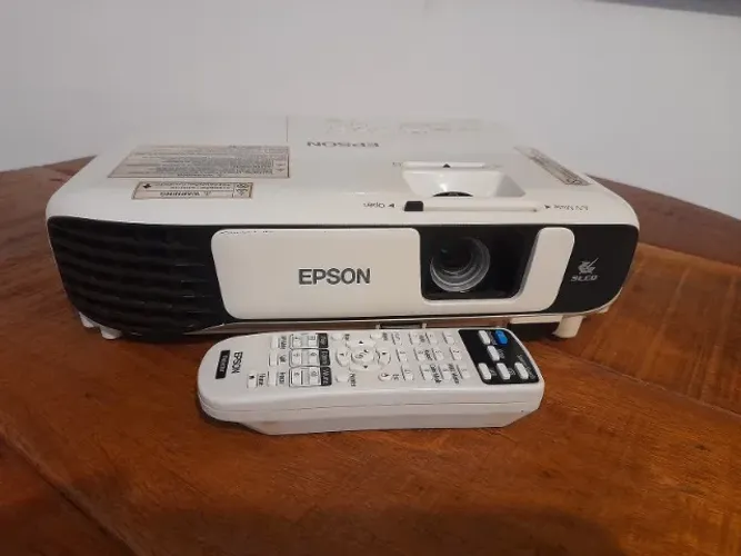 Projetor Epson PowerLite S41+ com Suporte Teto de Brinde