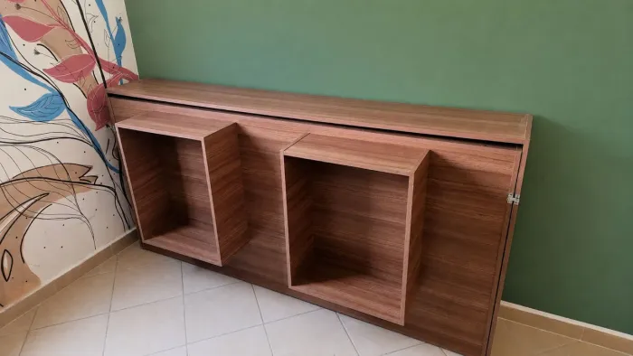 Cama embutida na parede articulada