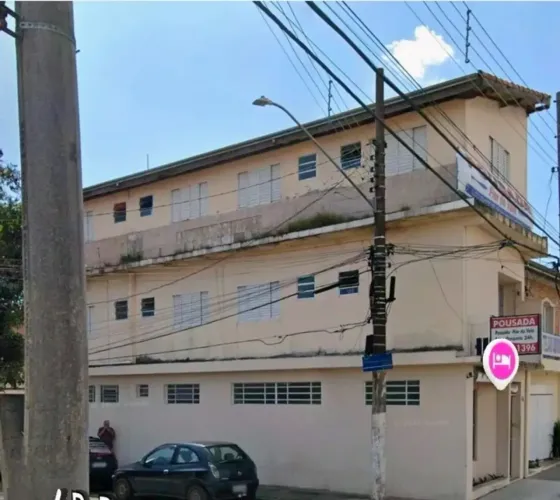 Imóvel para aluguel e venda possui 200 metros quadrados com 9 quartos
