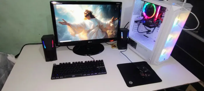 O Pc tá top as config: i3 8 geração 16ram (3200mz) rx550 4gb 500w aceito troca iPhone