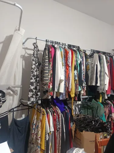 Lote de roupa para brechó usada