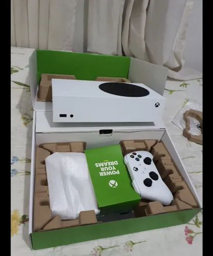 Xbox series S 512gb com 2 controles