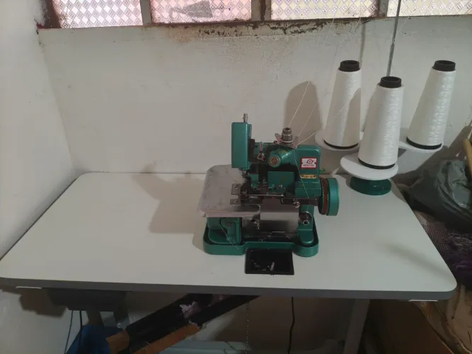 Máquina overloque
