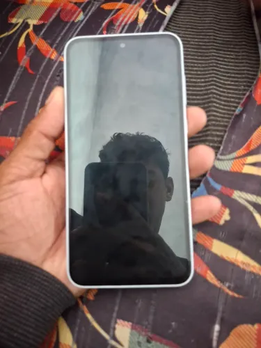 Vendo a 35, aceito troca com celular do meu agrado. IPhone ou Android
