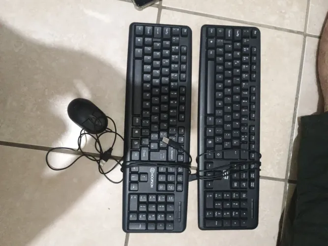 2 TECLADOS SIMPLES, E UM MOUSE. TECLADOS NEWLINK E HOOPSON! MOUSE MULTI