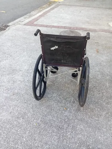 Vendo cadeira de rodas em bom estado para saí agora