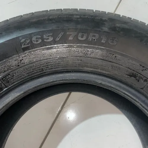 Vendo 2 Pneus Aro 16 - 265/70 <br>