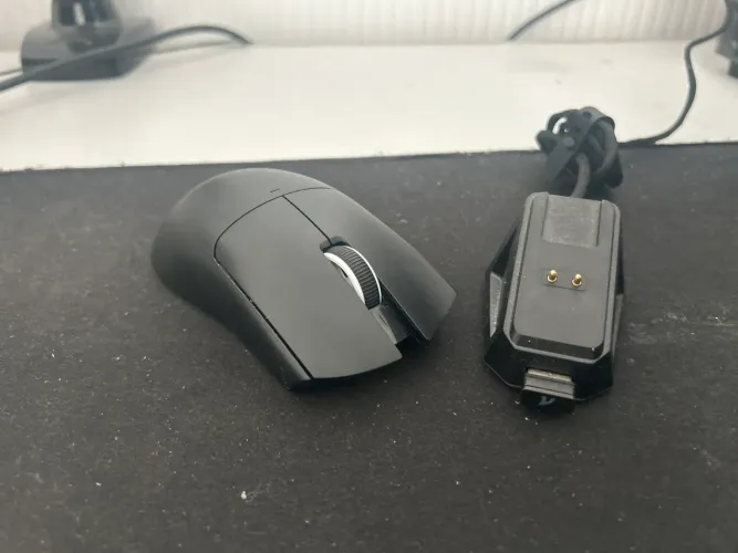 Mouse gamer Attack Shark X11 com dock de carregamento