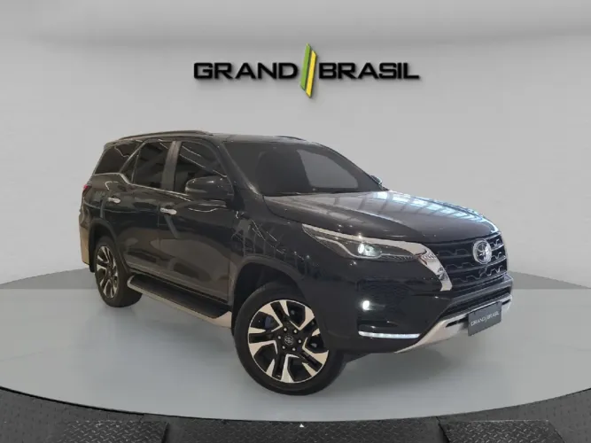Toyota Hilux SW4 SRX 4X4 2.8 TDI 16V Dies. Aut. 2023