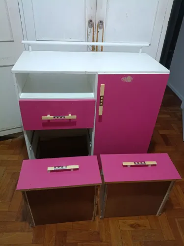 Estou vendendo Cômoda Rosa com pouco tempo de uso 