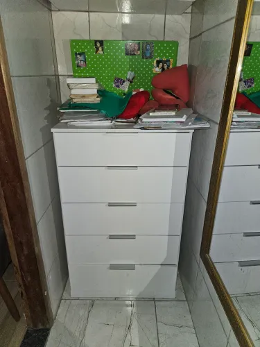 Cômoda de 5 gavetas