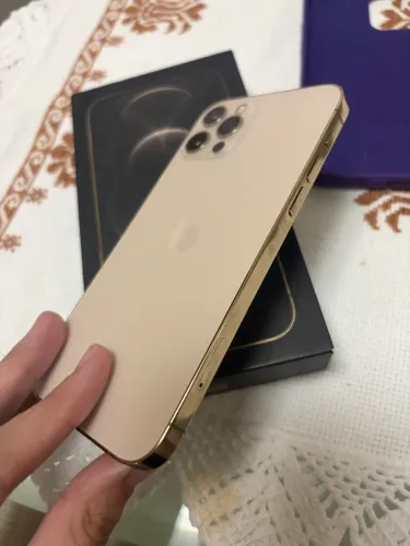 iPhone 12 Pro dourado