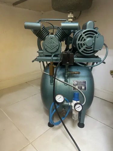 Vende-se Compressor Stello com pouquissimo uso