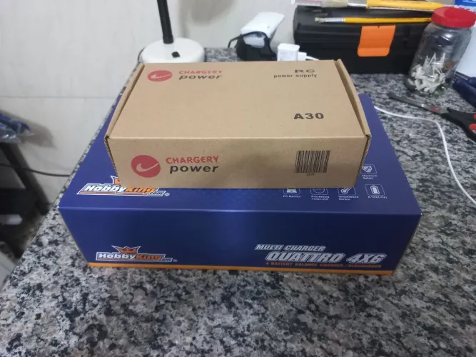 Carregador 4×1 hobbyking com fonte