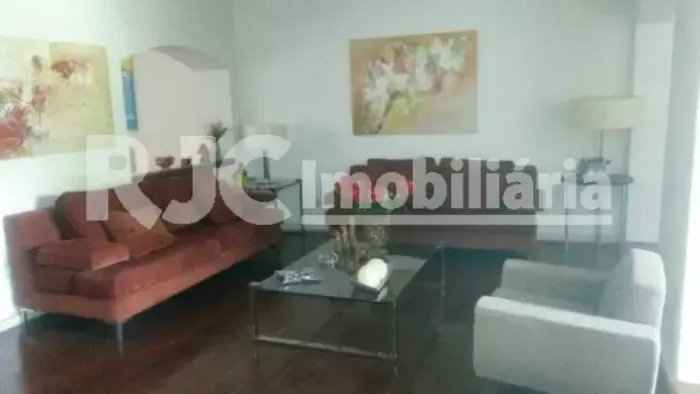 Casa de 280 metros quadrados no bairro Tijuca com 4 quartos